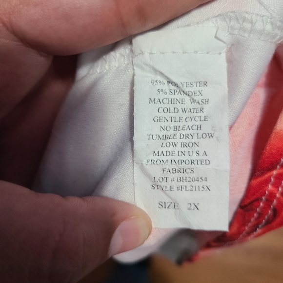 Beautiful Rose off Shoulder top Size 2X - Picture 5 of 5